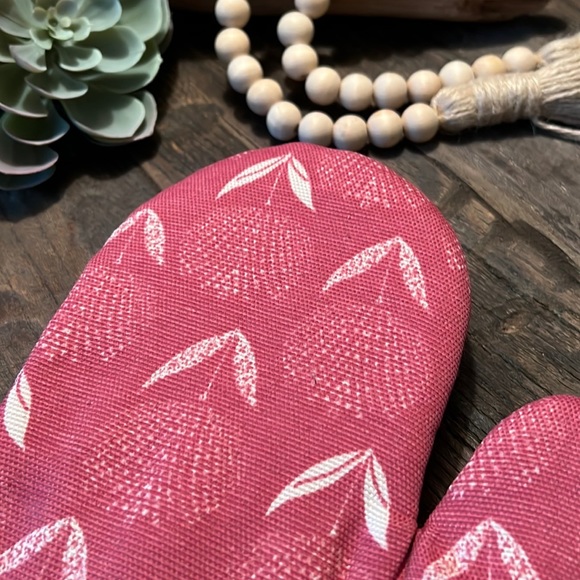 🔥4 for $25🔥 FARMHOUSE style oven mitts - NEW - Picture 2 of 2